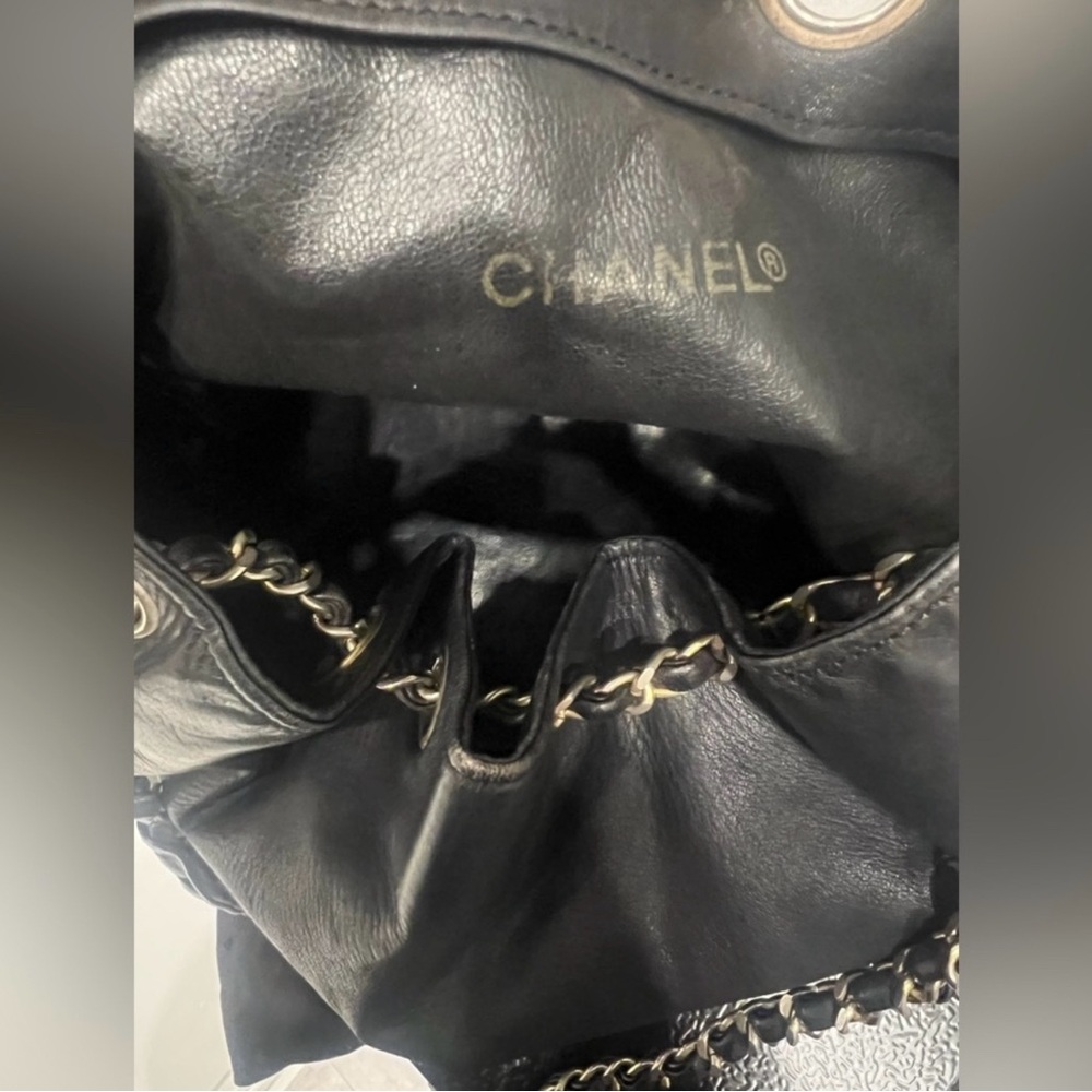 Chanel 1980’s Large Gabrielle Matelasse Aged Leather Hobo Drawstring Bucket Bag - Picture 10 of 14